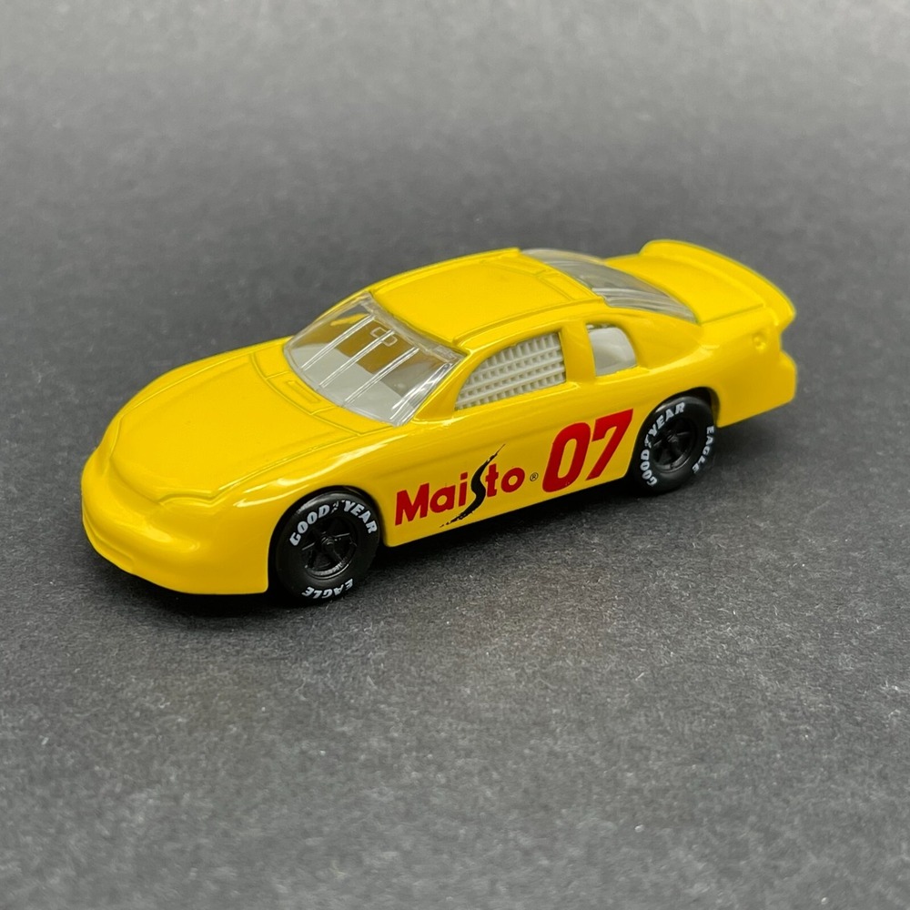 Maisto Chevrolet Chevy Monte Carlo Race Car #7‎ Yellow Diecast 1/64 Scale Loose